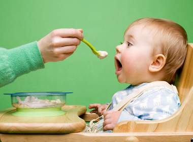 Bậy mí chế độ ăn cho trẻ tiêu chảy kéo dài các mẹ cần biết